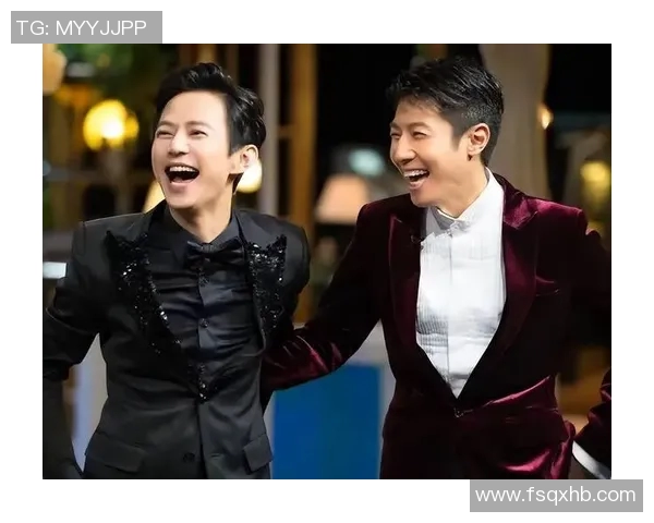 撒贝宁与足球明星同框合影展现体育与娱乐的完美融合与友谊瞬间 撒贝宁与足球明星同框合影展现体育与娱乐的完美融合与友谊瞬间