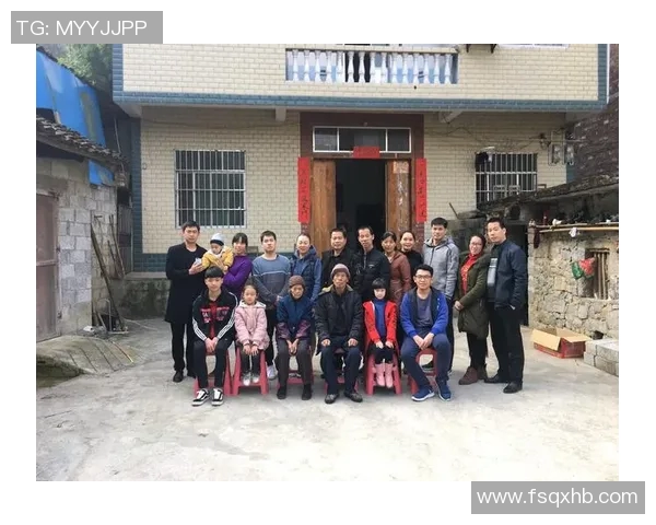 足球明星无论身处何地始终与家人同行展现温暖家庭情怀
